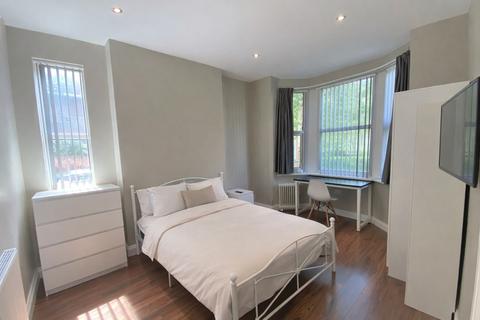 5 bedroom end of terrace house to rent, Church Grove, Nottingham, Nottinghamshire, NG7