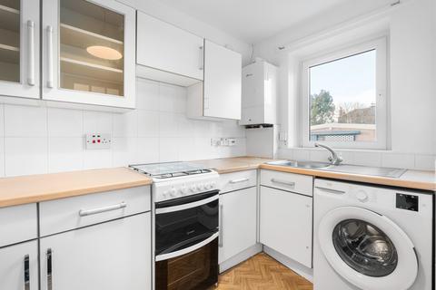 2 bedroom maisonette to rent, Causewayside, Edinburgh, EH9
