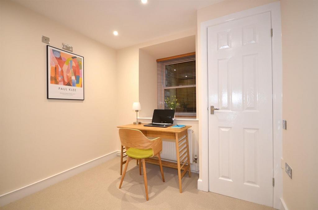 (07)-Flat-1-The-Rutland-Court.jpg