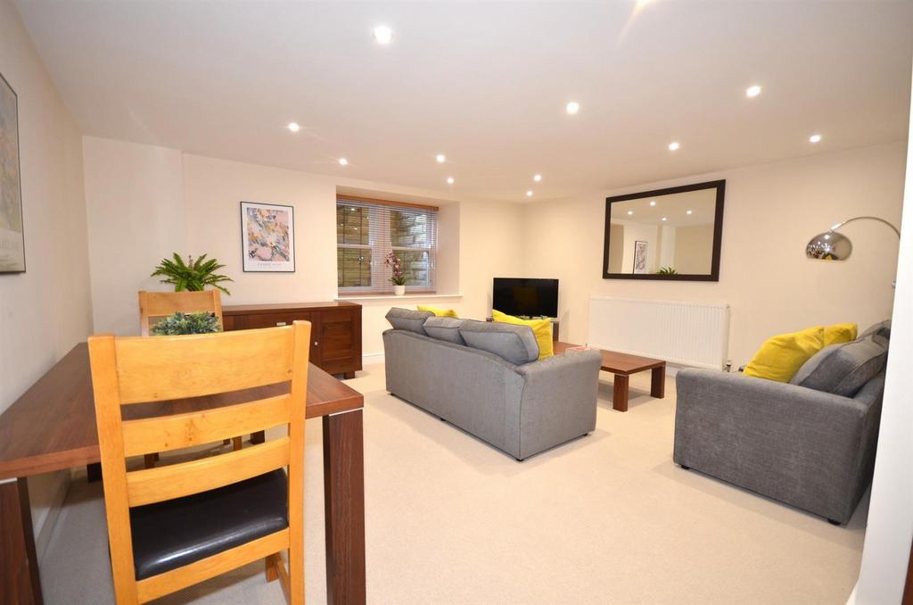 (03)-Flat-1-The-Rutland-Court.jpg