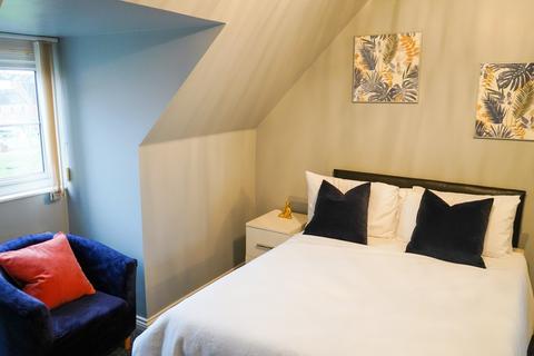 3 bedroom terraced house to rent, Signet Square, Coventry CV2