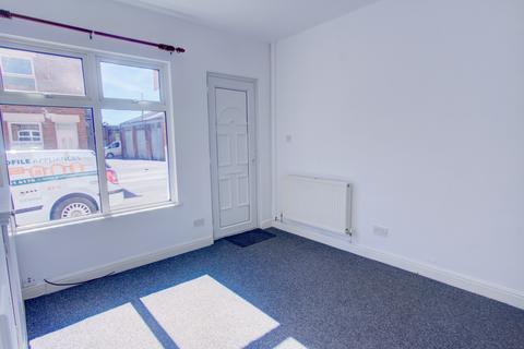 2 bedroom terraced house to rent, Vernon Road, Leicester LE2