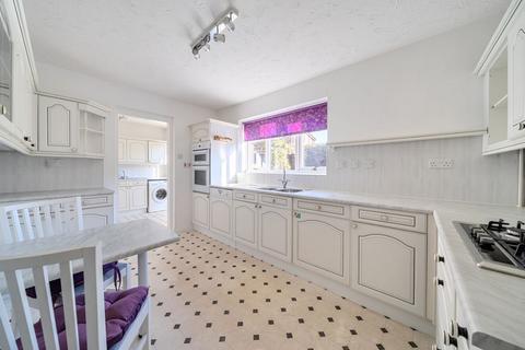 4 bedroom detached house for sale, Lee Close, Bedford
