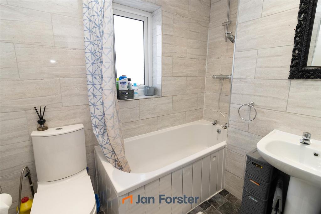 Bathroom.JPG