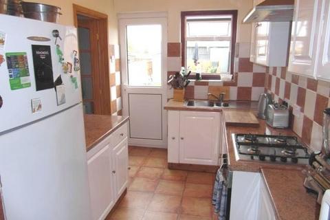 4 bedroom terraced house to rent, Hamden Crescent, Dagenham RM10