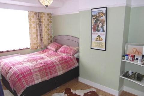 4 bedroom terraced house to rent, Hamden Crescent, Dagenham RM10