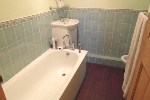 4 bedroom terraced house to rent, Hamden Crescent, Dagenham RM10