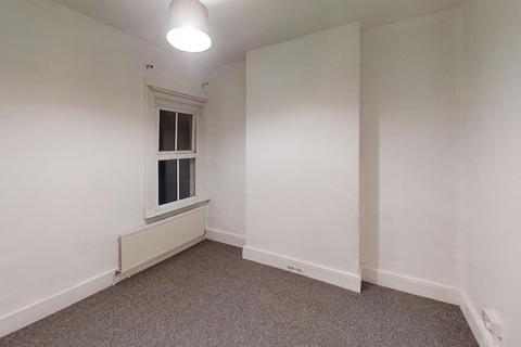 2 bedroom flat to rent, Mytchett Road, Mytchett, GU16