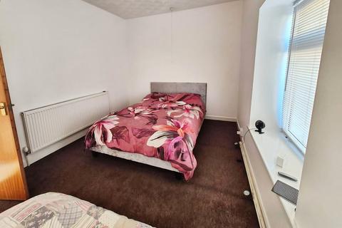3 bedroom terraced house to rent, West Street, Bargoed,