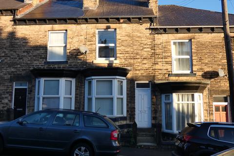 3 bedroom terraced house to rent, Warner Road, Sheffield S6