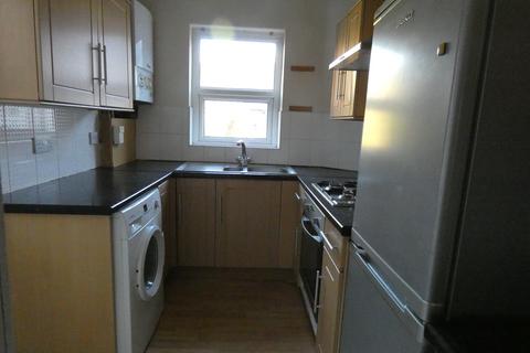 3 bedroom terraced house to rent, Warner Road, Sheffield S6
