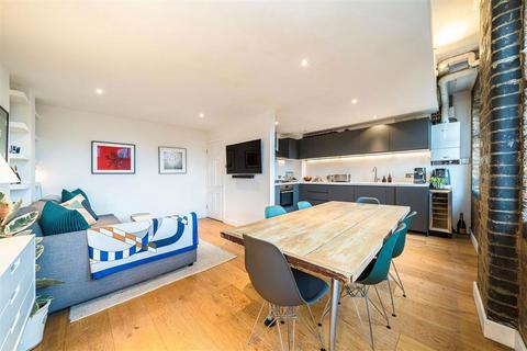 2 bedroom flat for sale, Pages Walk, London SE1