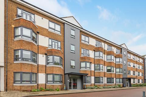 3 bedroom apartment to rent, Kew Bridge Court, Brentford London W4
