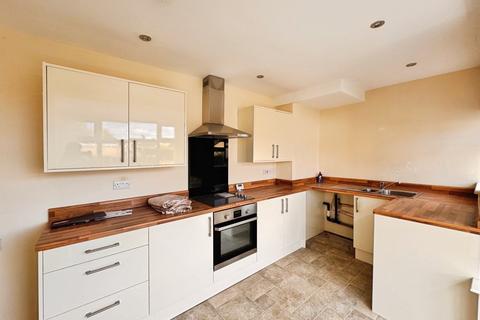 3 bedroom terraced house to rent, Tidswell Street, West Yorkshire WF16
