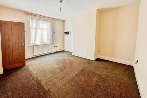 3 bedroom terraced house to rent, Tidswell Street, West Yorkshire WF16