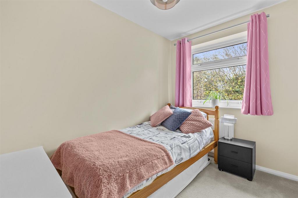 17 Heather Walk, HP15 7 UH-2.jpg