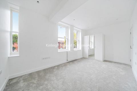 2 bedroom flat to rent, The Mall, London, W5