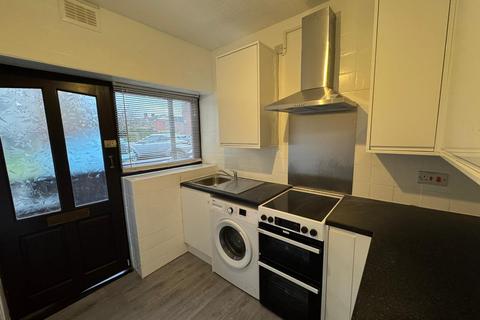 2 bedroom flat to rent, Northumberland Crescent, Manchester, M16
