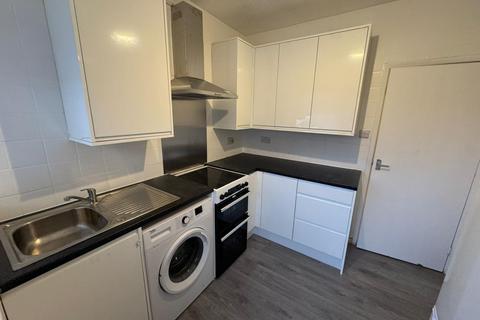 2 bedroom flat to rent, Northumberland Crescent, Manchester, M16