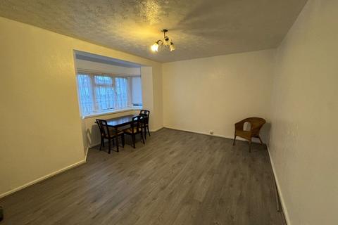 2 bedroom flat to rent, Northumberland Crescent, Manchester, M16