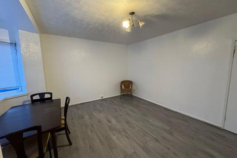 2 bedroom flat to rent, Northumberland Crescent, Manchester, M16