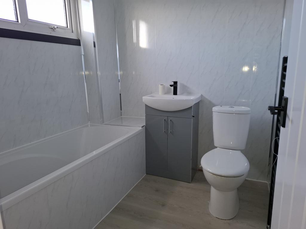 20-11-2025 16-14-40 Bathroom1 T202511210955.jpg