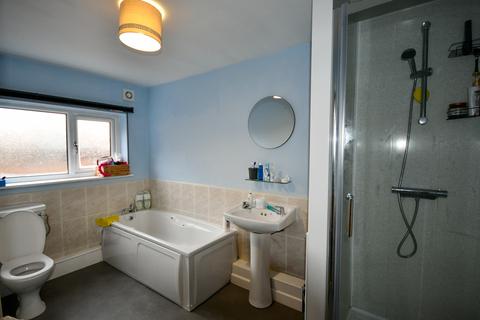4 bedroom end of terrace house for sale, Marshfield Avenue