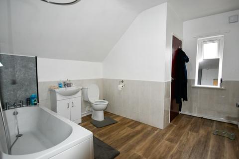 4 bedroom end of terrace house for sale, Marshfield Avenue