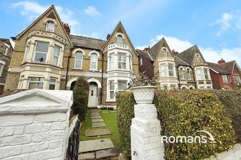 1 bedroom in a house share to rent, London Road, High Wycombe, Buckinghamshire, HP11