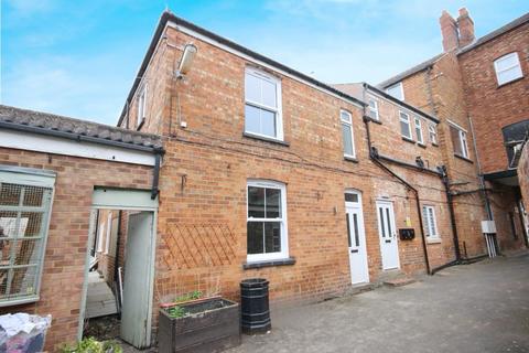 2 bedroom end of terrace house to rent, High Street, Rushden NN10