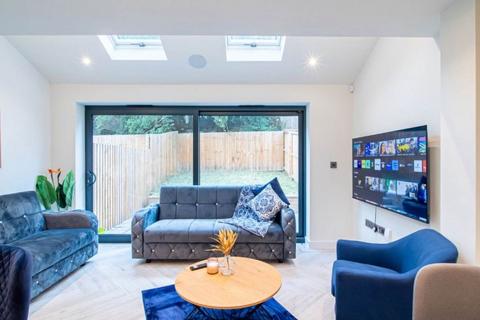 3 bedroom house to rent, Cliff Oaks , Leeds, West Yorkshire