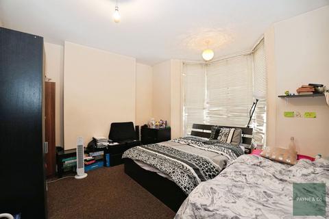 3 bedroom terraced house for sale, Kensington Gardens, Ilford, IG1