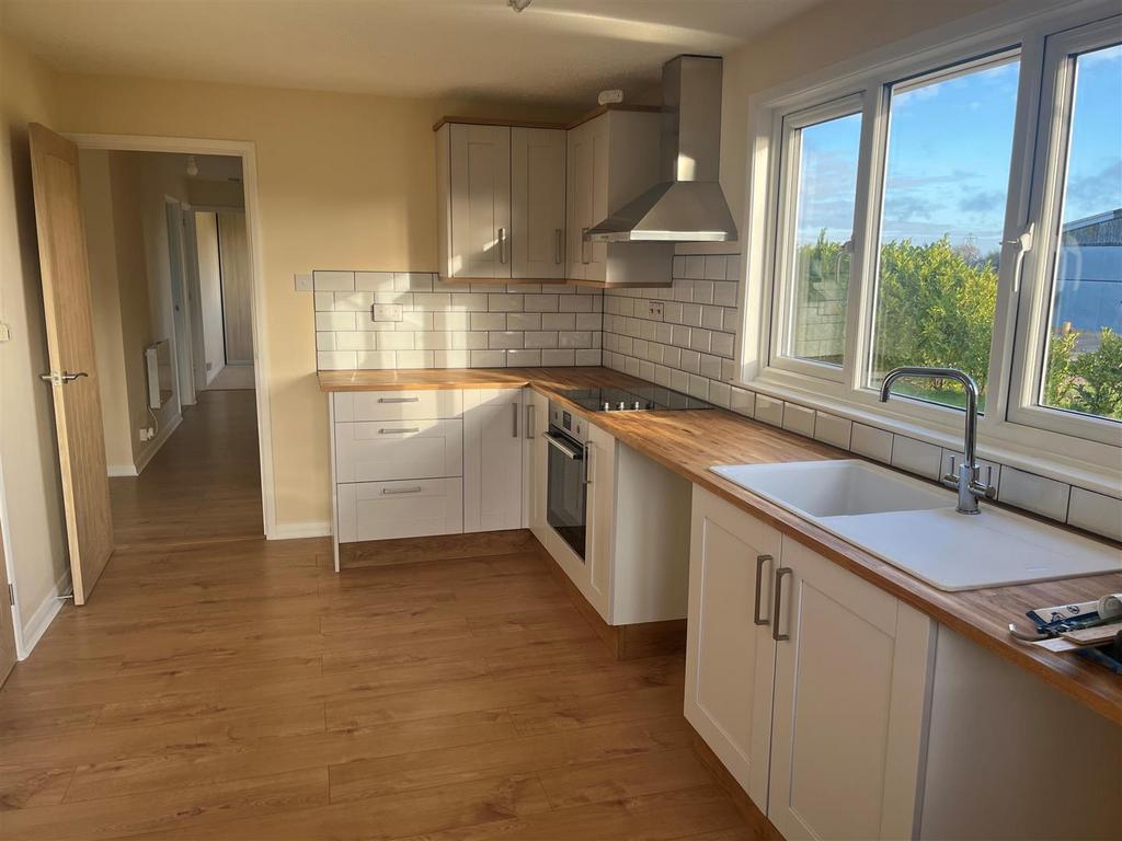 Kitchen 2.jpg