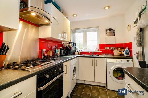2 bedroom maisonette for sale, Kerscott Road, Manchester