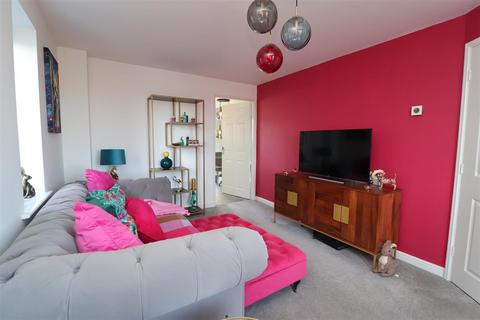 3 bedroom semi-detached house for sale, Bullfinch Court, Langold, Worksop S81