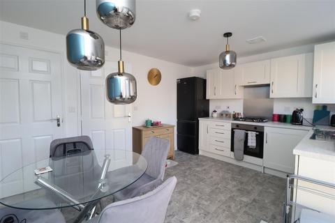 3 bedroom semi-detached house for sale, Bullfinch Court, Worksop S81