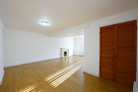 3 bedroom end of terrace house to rent, Holborn Hill, Millom