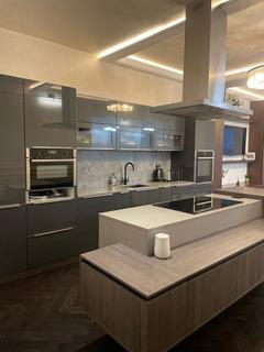 3 bedroom flat to rent, 66 LEXUM GARDENS, W8 5