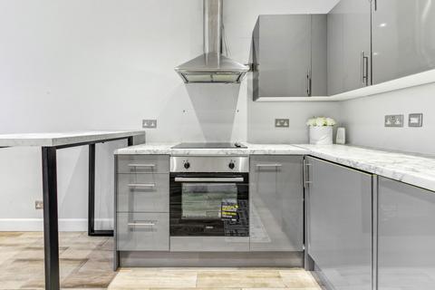 3 bedroom flat to rent, Stanhope Gardens, London SW7