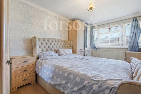3 bedroom terraced house for sale, Bryanston Road, Tilbury, RM18