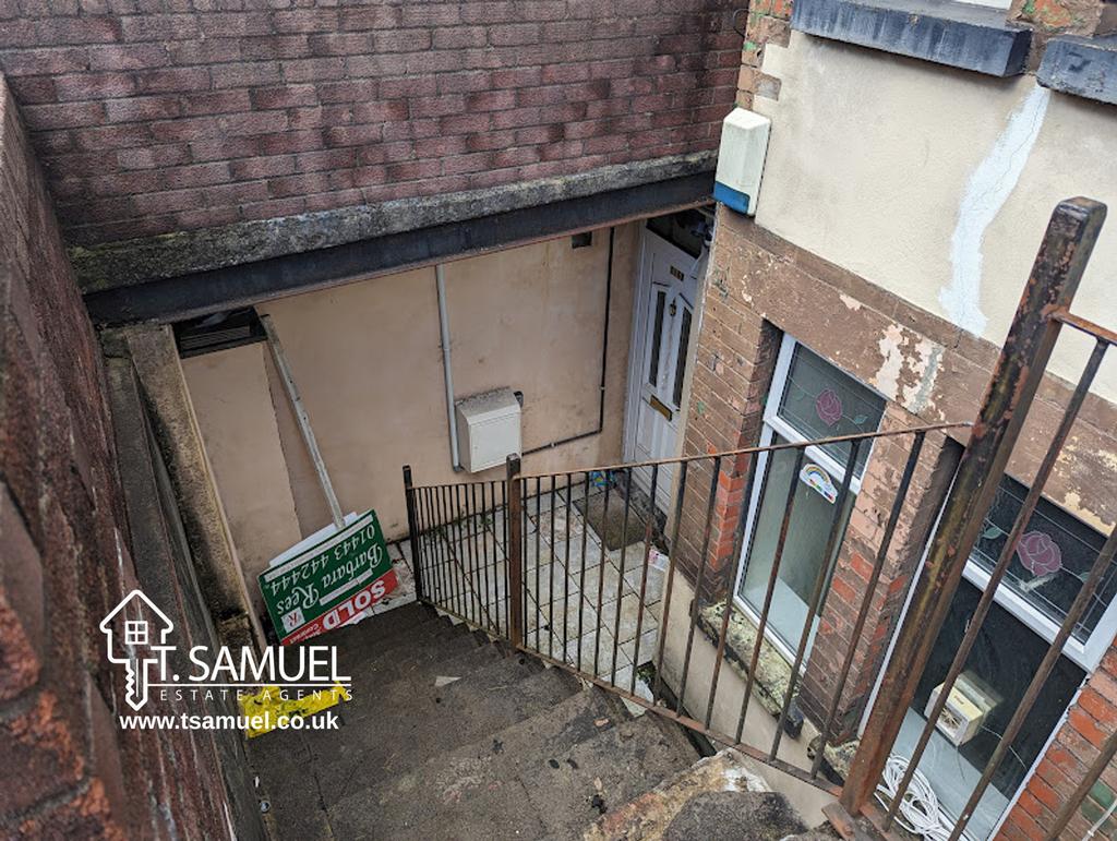 Exterior / Seperate Flat Entrance