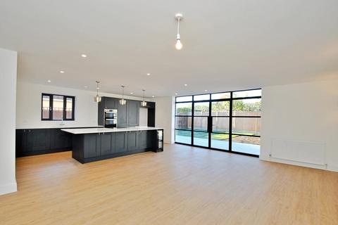 4 bedroom detached house for sale, Meadow Close, Ringwood BH24