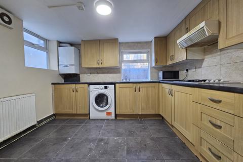 3 bedroom maisonette to rent, Shardeloes Road, London, SE14