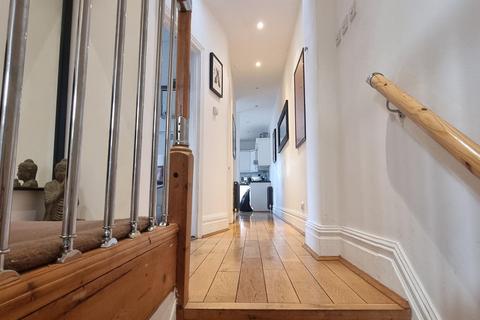 4 bedroom flat for sale, Drayton Road, London, NW10
