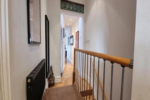 4 bedroom flat for sale, Drayton Road, London, NW10