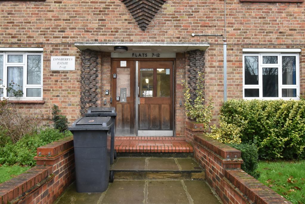 Newly Refurbished 2-Bed Flat in Cricklewood, NW2