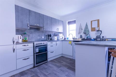 4 bedroom apartment to rent, Sloane Court, Jesmond