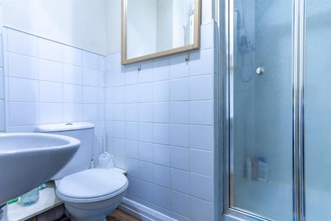 4 bedroom apartment to rent, Sloane Court, Jesmond