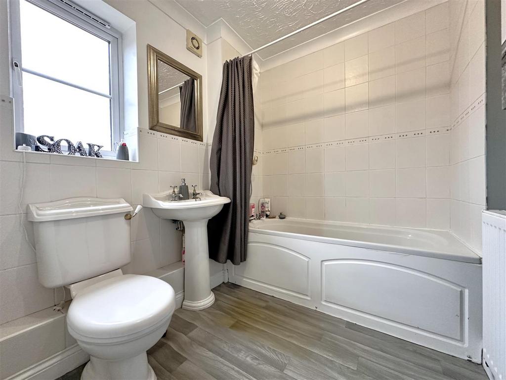 Family Bathroom 700