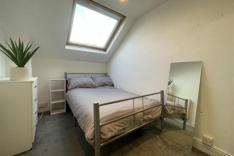 Winston Gardens, Headingley, Leeds, LS6 3LA